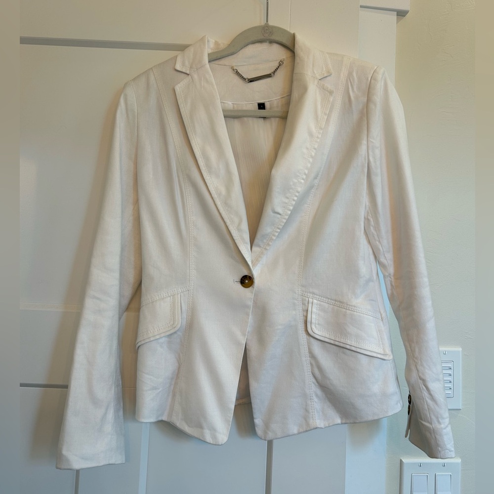 White House Black Market women’s white blazer